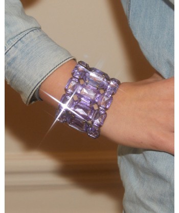 Bracelet strass violets Dans la société mordern